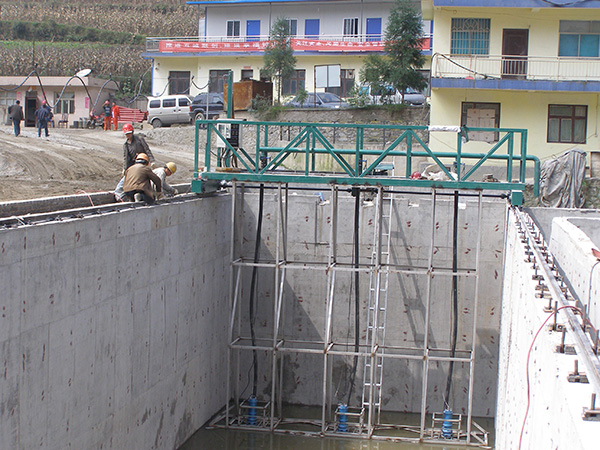 行車式吸泥機(jī)